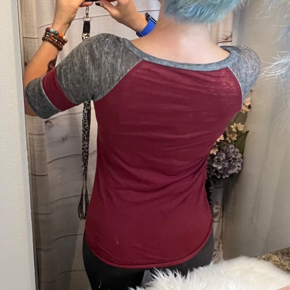 🔥2/$10 |•FIFTH SUN•| Raglan Style Fur Baby Mama Shirt - Picture 3 of 7